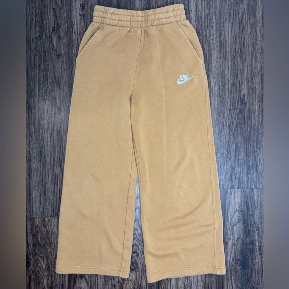 Nike Sportswear Club Fleece Wide-Leg Pants Color Flax Size Medium - Picture 2 of 8